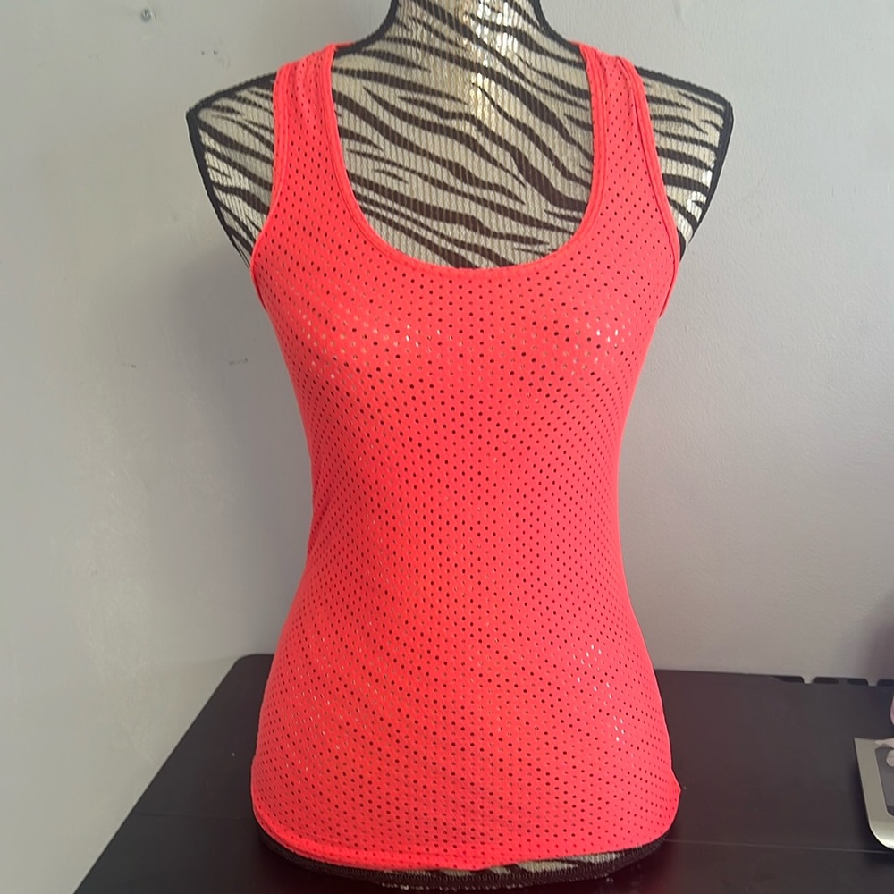 *Bundle* 2 athletic tops laser cut - Picture 4 of 6